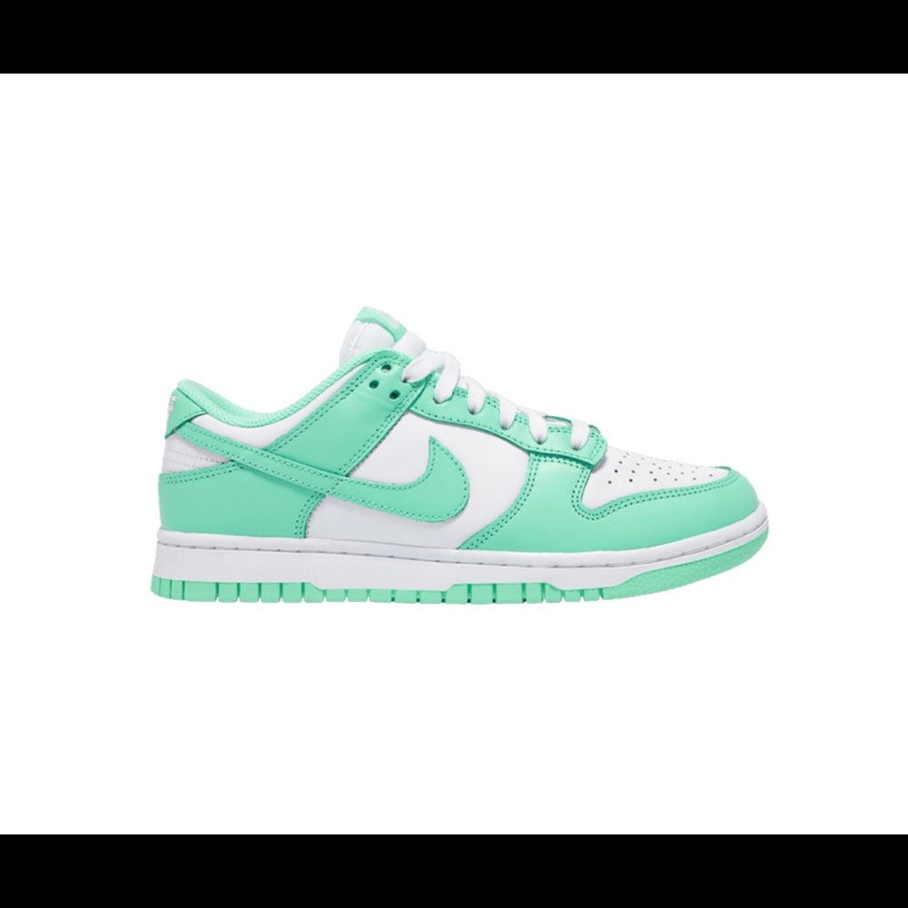 Womens Dunks Low ‘Green Glow’ Size: 7W Condition: Brand new , 100% Authentic.